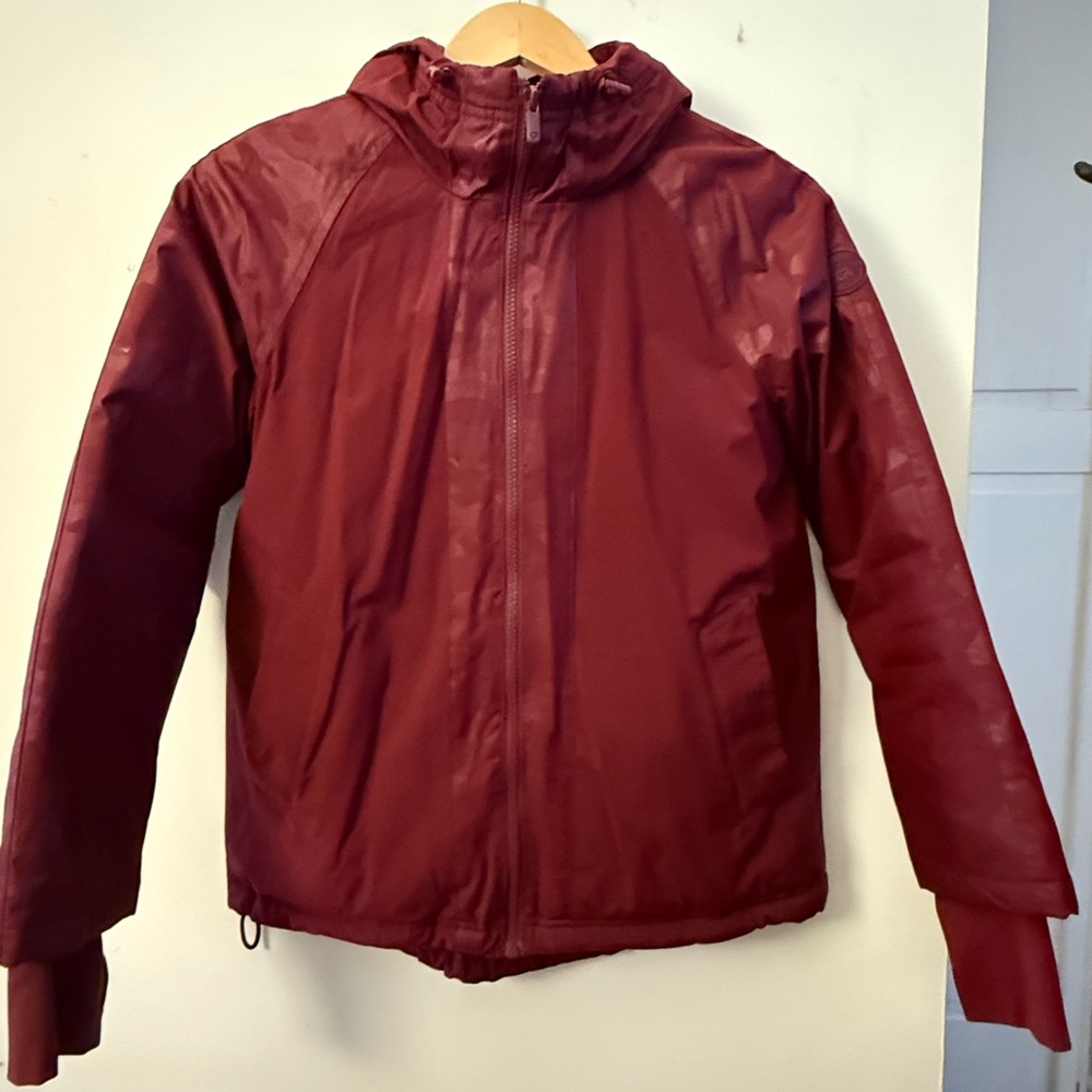 GapFit Burgundy & Camo Sleeve Hooded Jacket – XS Petite – Like New